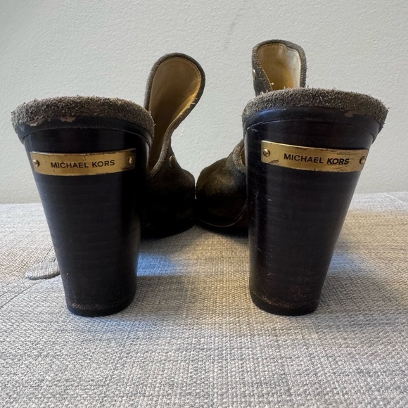 MICHAEL KORS Louise Suede Mules in olive green with gold studs | Size 9.5 - Picture 4 of 7